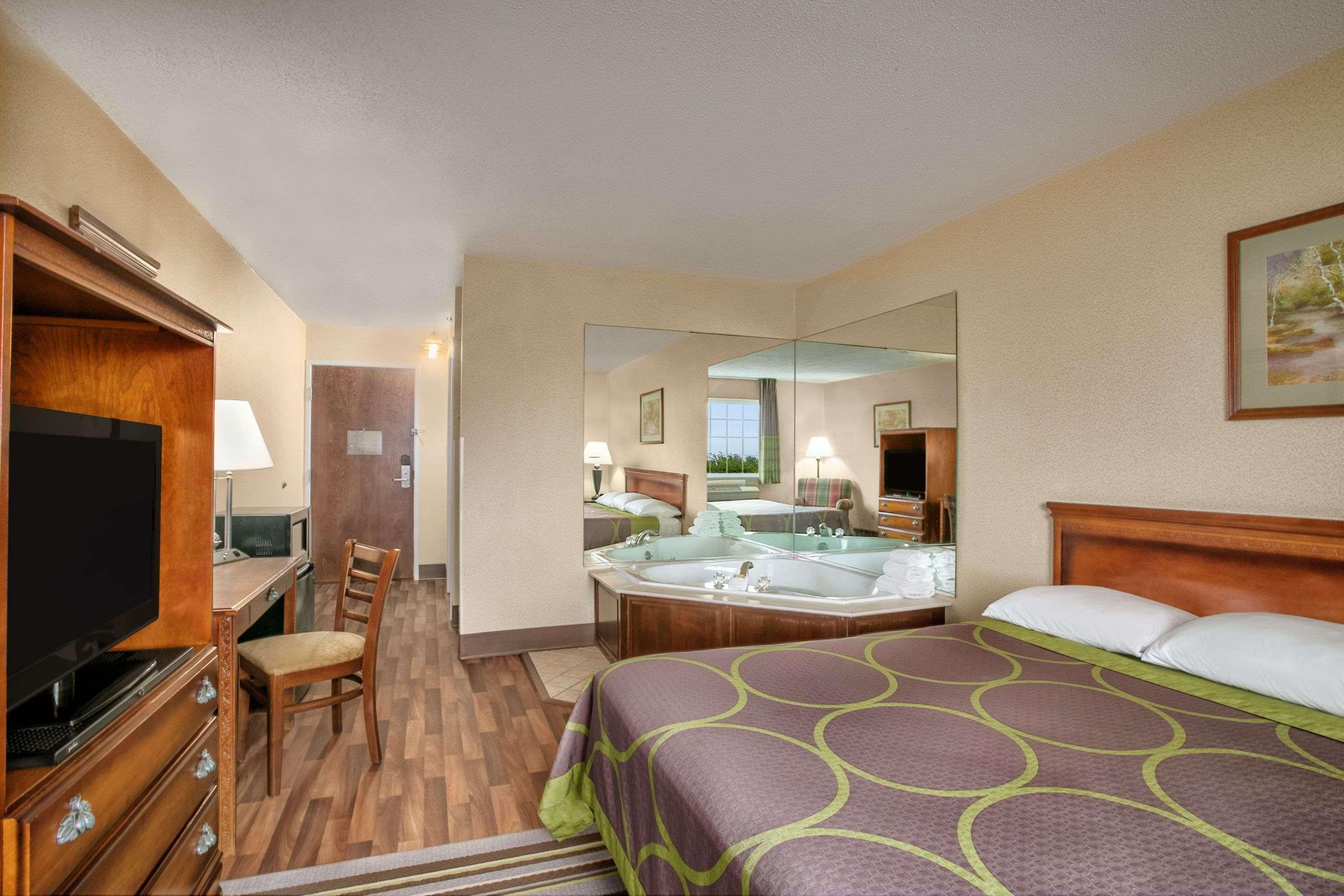 Super 8 By Wyndham Grayville Exterior photo